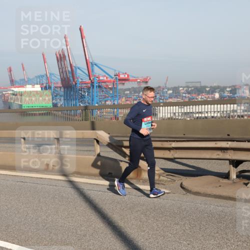 03.10.2025 - Köhlbrandbrückenlauf Yannick Fuchs http://msf.ph/oto/9180966 03.10.2025 08:55:45 Position 2 118 meine-sportfotos.de