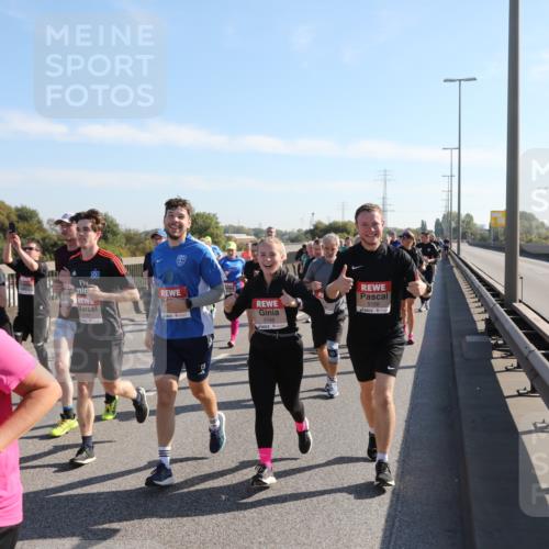 03.10.2025 - Köhlbrandbrückenlauf Yannick Fuchs http://msf.ph/oto/9180976 03.10.2025 11:22:21 Position 3 4900, 5761, 5149, 5156 meine-sportfotos.de