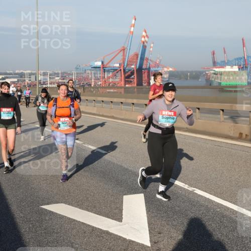 03.10.2025 - Köhlbrandbrückenlauf Yannick Fuchs http://msf.ph/oto/9180980 03.10.2025 08:55:47 Position 2 1348, 2393 meine-sportfotos.de