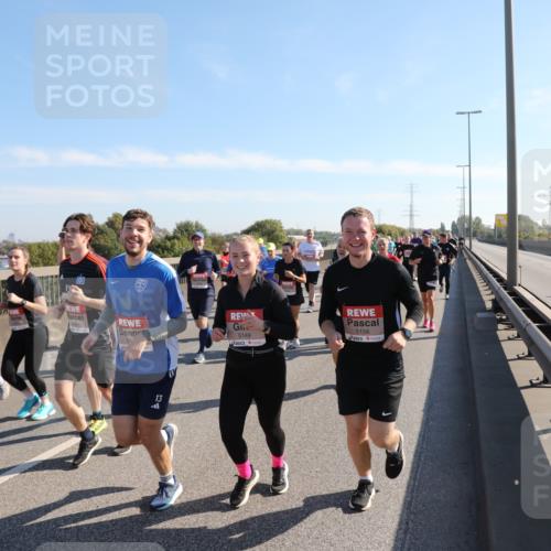 03.10.2025 - Köhlbrandbrückenlauf Yannick Fuchs http://msf.ph/oto/9180984 03.10.2025 11:22:22 Position 3 13, 31, 5149, 5156 meine-sportfotos.de
