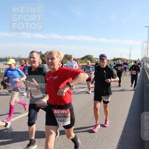 03.10.2025 - Köhlbrandbrückenlauf Yannick Fuchs http://msf.ph/oto/9181001 03.10.2025 11:22:24 Position 3 5481, 5456, 4958 meine-sportfotos.de