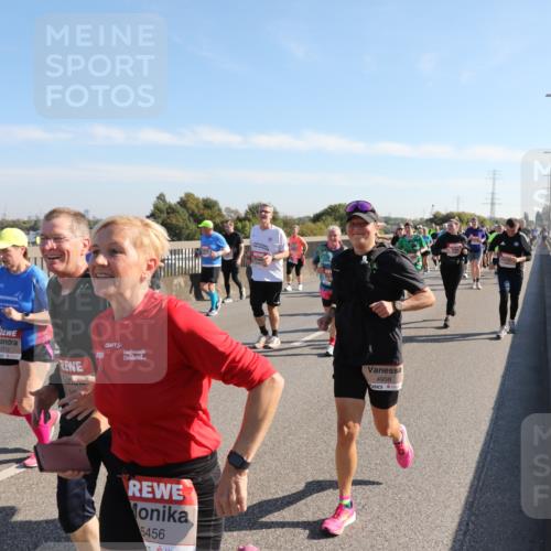 03.10.2025 - Köhlbrandbrückenlauf Yannick Fuchs http://msf.ph/oto/9181002 03.10.2025 11:22:24 Position 3 5712, 5456, 4958 meine-sportfotos.de
