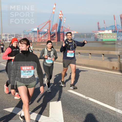 03.10.2025 - Köhlbrandbrückenlauf Yannick Fuchs http://msf.ph/oto/9181009 03.10.2025 08:55:50 Position 2 3329, 3328, 2644 meine-sportfotos.de