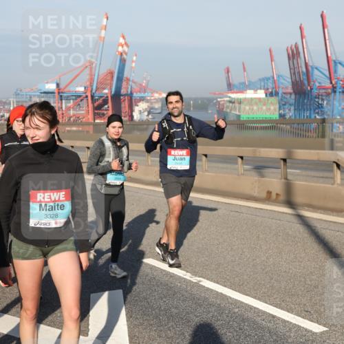 03.10.2025 - Köhlbrandbrückenlauf Yannick Fuchs http://msf.ph/oto/9181013 03.10.2025 08:55:50 Position 2 3329, 3328, 2644, 2635 meine-sportfotos.de