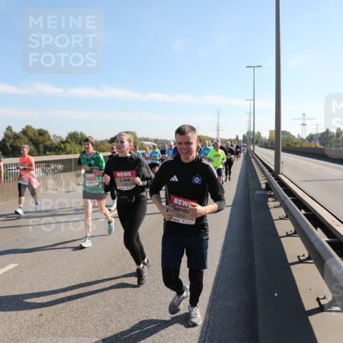 03.10.2025 - Köhlbrandbrückenlauf Yannick Fuchs http://msf.ph/oto/9181028 03.10.2025 11:22:27 Position 3 5290, 5256 meine-sportfotos.de