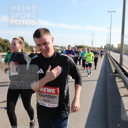 03.10.2025 - Köhlbrandbrückenlauf Yannick Fuchs http://msf.ph/oto/9181033 03.10.2025 11:22:27 Position 3 5290, 5256 meine-sportfotos.de