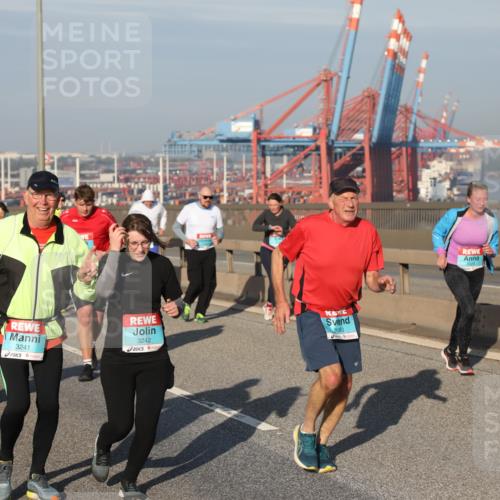 03.10.2025 - Köhlbrandbrückenlauf Yannick Fuchs http://msf.ph/oto/9181036 03.10.2025 08:55:56 Position 2 3241, 3242, 2680, 1024 meine-sportfotos.de