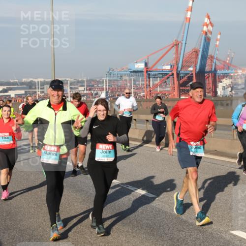 03.10.2025 - Köhlbrandbrückenlauf Yannick Fuchs http://msf.ph/oto/9181039 03.10.2025 08:55:57 Position 2 1863, 3241, 3242, 2680 meine-sportfotos.de