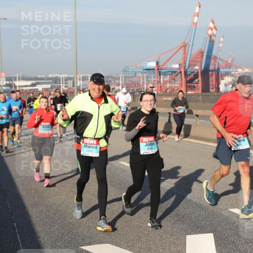 03.10.2025 - Köhlbrandbrückenlauf Yannick Fuchs http://msf.ph/oto/9181043 03.10.2025 08:55:57 Position 2 1863, 3241, 3242, 680 meine-sportfotos.de