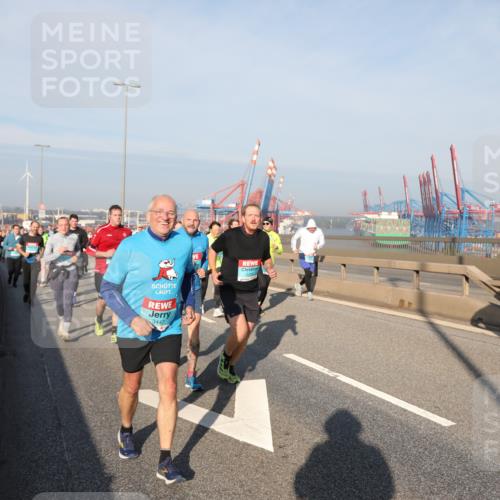 03.10.2025 - Köhlbrandbrückenlauf Yannick Fuchs http://msf.ph/oto/9181084 03.10.2025 08:56:02 Position 2 3447 meine-sportfotos.de