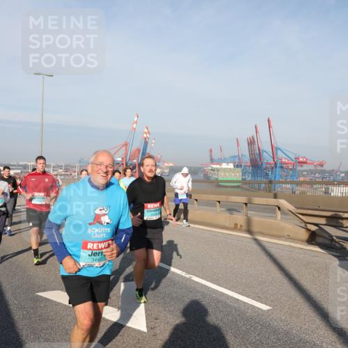 03.10.2025 - Köhlbrandbrückenlauf Yannick Fuchs http://msf.ph/oto/9181088 03.10.2025 08:56:03 Position 2 3447, 2228 meine-sportfotos.de
