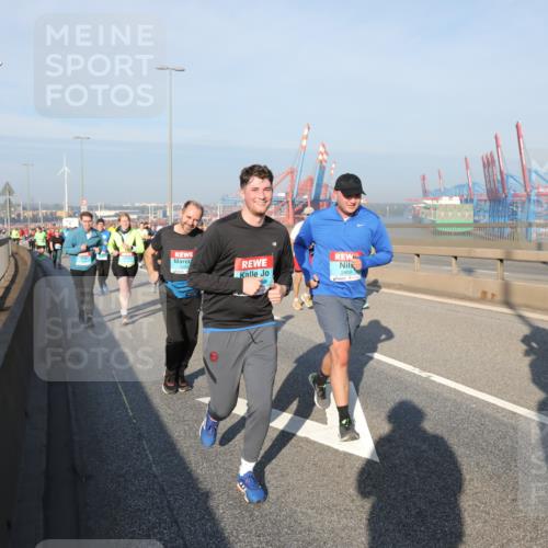 03.10.2025 - Köhlbrandbrückenlauf Yannick Fuchs http://msf.ph/oto/9181105 03.10.2025 08:56:06 Position 2 2409 meine-sportfotos.de