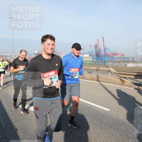 03.10.2025 - Köhlbrandbrückenlauf Yannick Fuchs http://msf.ph/oto/9181111 03.10.2025 08:56:07 Position 2  meine-sportfotos.de