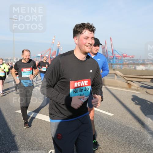 03.10.2025 - Köhlbrandbrückenlauf Yannick Fuchs http://msf.ph/oto/9181115 03.10.2025 08:56:07 Position 2 2383 meine-sportfotos.de