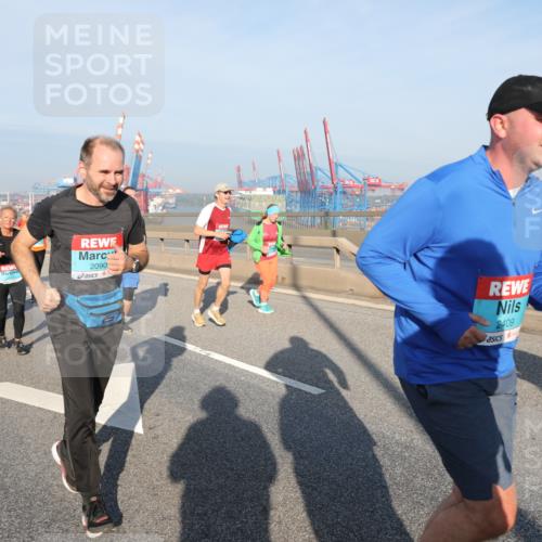 03.10.2025 - Köhlbrandbrückenlauf Yannick Fuchs http://msf.ph/oto/9181123 03.10.2025 08:56:08 Position 2 2090, 2409 meine-sportfotos.de