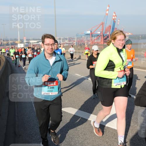 03.10.2025 - Köhlbrandbrückenlauf Yannick Fuchs http://msf.ph/oto/9181140 03.10.2025 08:56:10 Position 2 2092, 2112, 2574 meine-sportfotos.de