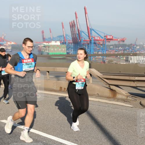 03.10.2025 - Köhlbrandbrückenlauf Yannick Fuchs http://msf.ph/oto/9181159 03.10.2025 08:56:14 Position 2 2374 meine-sportfotos.de