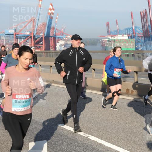 03.10.2025 - Köhlbrandbrückenlauf Yannick Fuchs http://msf.ph/oto/9181168 03.10.2025 08:56:16 Position 2 2136, 2240, 2406 meine-sportfotos.de