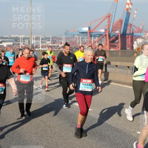 03.10.2025 - Köhlbrandbrückenlauf Yannick Fuchs http://msf.ph/oto/9181174 03.10.2025 08:56:18 Position 2 2280, 2835, 2779, 2136, 1998 meine-sportfotos.de