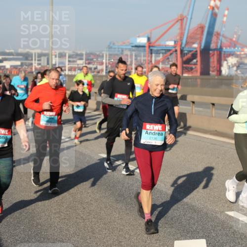 03.10.2025 - Köhlbrandbrückenlauf Yannick Fuchs http://msf.ph/oto/9181177 03.10.2025 08:56:18 Position 2 2280, 2136, 31, 1998 meine-sportfotos.de