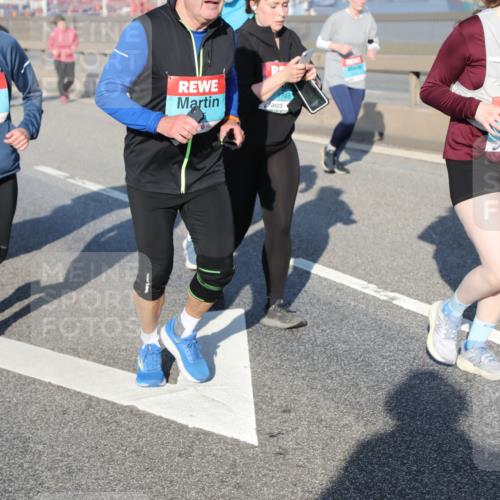 03.10.2025 - Köhlbrandbrückenlauf Yannick Fuchs http://msf.ph/oto/9181205 03.10.2025 08:56:24 Position 2 2752, 3389 meine-sportfotos.de