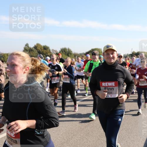 03.10.2025 - Köhlbrandbrückenlauf Yannick Fuchs http://msf.ph/oto/9181212 03.10.2025 11:22:42 Position 3 4838, 5458 meine-sportfotos.de