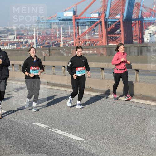03.10.2025 - Köhlbrandbrückenlauf Yannick Fuchs http://msf.ph/oto/9181227 03.10.2025 08:56:27 Position 2 2162, 2237 meine-sportfotos.de