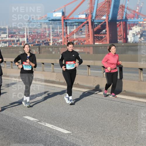 03.10.2025 - Köhlbrandbrückenlauf Yannick Fuchs http://msf.ph/oto/9181229 03.10.2025 08:56:28 Position 2 2162, 2237 meine-sportfotos.de