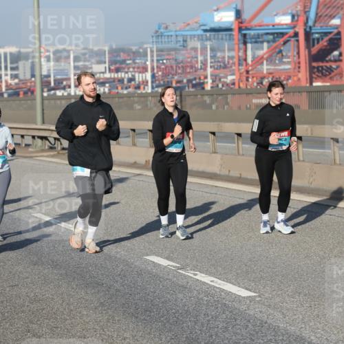 03.10.2025 - Köhlbrandbrückenlauf Yannick Fuchs http://msf.ph/oto/9181233 03.10.2025 08:56:28 Position 2  meine-sportfotos.de