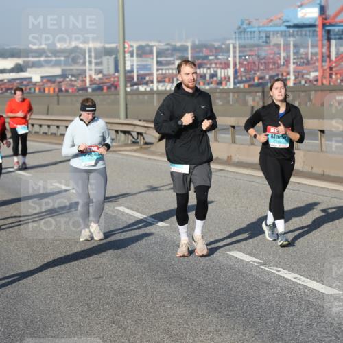03.10.2025 - Köhlbrandbrückenlauf Yannick Fuchs http://msf.ph/oto/9181237 03.10.2025 08:56:28 Position 2 3626, 2162, 2237 meine-sportfotos.de