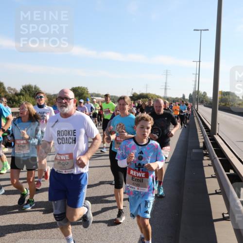 03.10.2025 - Köhlbrandbrückenlauf Yannick Fuchs http://msf.ph/oto/9181242 03.10.2025 11:22:44 Position 3 6501, 4875, 4745, 10 meine-sportfotos.de