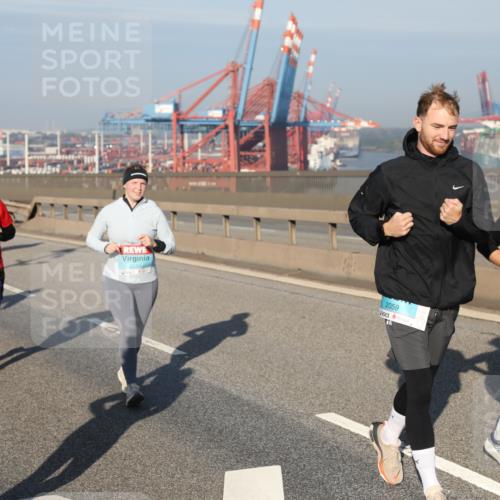 03.10.2025 - Köhlbrandbrückenlauf Yannick Fuchs http://msf.ph/oto/9181261 03.10.2025 08:56:32 Position 2 2286, 2059, 2162 meine-sportfotos.de