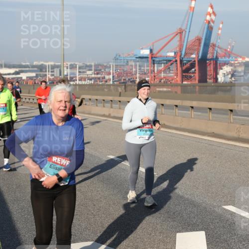 03.10.2025 - Köhlbrandbrückenlauf Yannick Fuchs http://msf.ph/oto/9181263 03.10.2025 08:56:32 Position 2 2286, 2059 meine-sportfotos.de