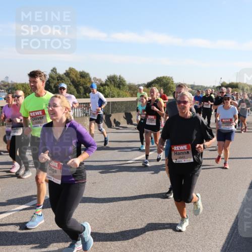 03.10.2025 - Köhlbrandbrückenlauf Yannick Fuchs http://msf.ph/oto/9181276 03.10.2025 11:22:47 Position 3 5085, 4937, 4943 meine-sportfotos.de