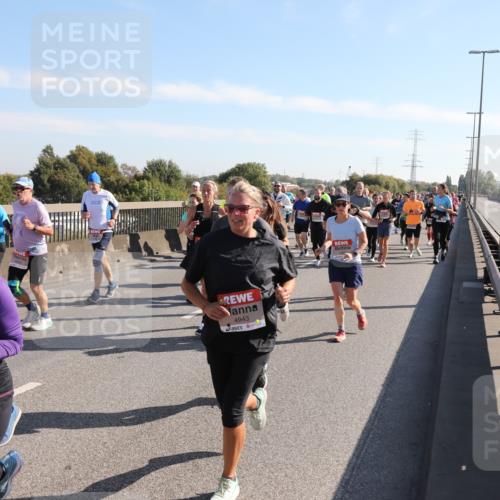 03.10.2025 - Köhlbrandbrückenlauf Yannick Fuchs http://msf.ph/oto/9181281 03.10.2025 11:22:47 Position 3 5085, 4937, 4943 meine-sportfotos.de