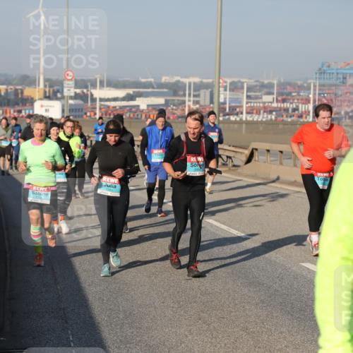 03.10.2025 - Köhlbrandbrückenlauf Yannick Fuchs http://msf.ph/oto/9181293 03.10.2025 08:56:37 Position 2 3383, 3384 meine-sportfotos.de