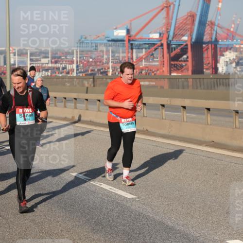 03.10.2025 - Köhlbrandbrückenlauf Yannick Fuchs http://msf.ph/oto/9181305 03.10.2025 08:56:38 Position 2 3383, 384, 2163 meine-sportfotos.de