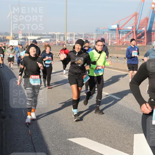 03.10.2025 - Köhlbrandbrückenlauf Yannick Fuchs http://msf.ph/oto/9181339 03.10.2025 08:56:41 Position 2 1935, 3383 meine-sportfotos.de