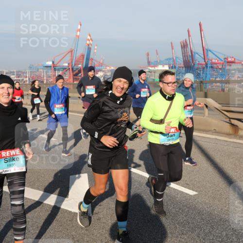 03.10.2025 - Köhlbrandbrückenlauf Yannick Fuchs http://msf.ph/oto/9181357 03.10.2025 08:56:43 Position 2 1935, 2618 meine-sportfotos.de