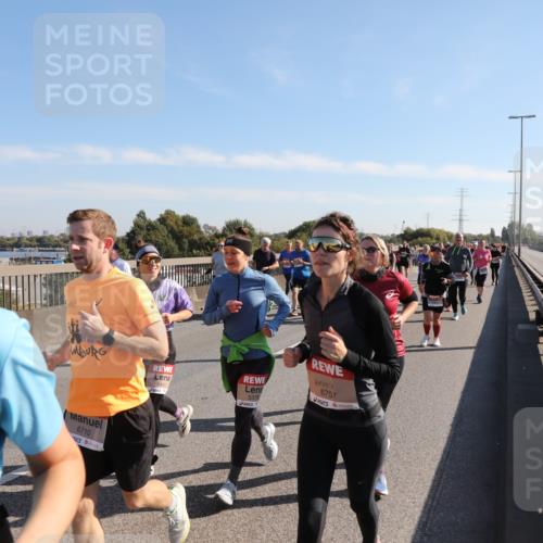 03.10.2025 - Köhlbrandbrückenlauf Yannick Fuchs http://msf.ph/oto/9181362 03.10.2025 11:22:53 Position 3 5440, 6710, 5379, 6757 meine-sportfotos.de