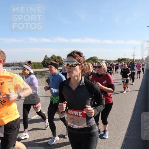 03.10.2025 - Köhlbrandbrückenlauf Yannick Fuchs http://msf.ph/oto/9181366 03.10.2025 11:22:54 Position 3 2, 6710, 5379, 6757 meine-sportfotos.de