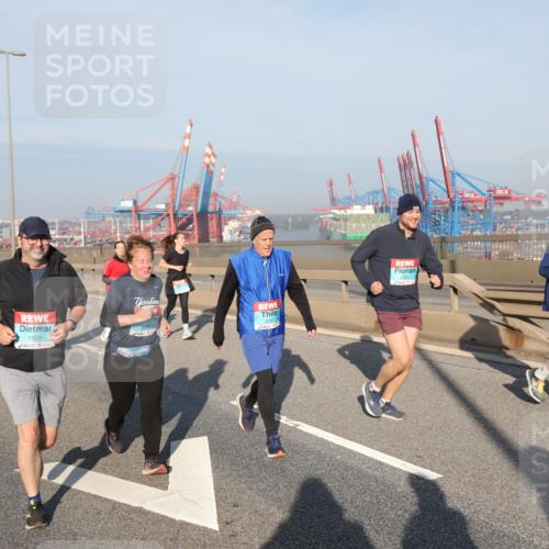 03.10.2025 - Köhlbrandbrückenlauf Yannick Fuchs http://msf.ph/oto/9181369 03.10.2025 08:56:45 Position 2 1929, 2351 meine-sportfotos.de