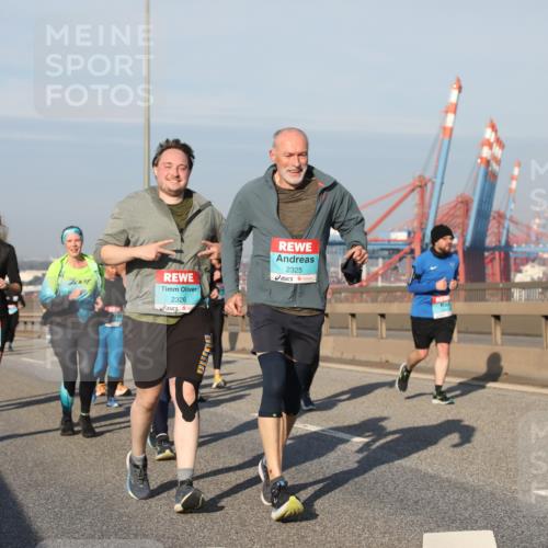 03.10.2025 - Köhlbrandbrückenlauf Yannick Fuchs http://msf.ph/oto/9181403 03.10.2025 08:56:50 Position 2 2845, 001, 2326, 2325 meine-sportfotos.de