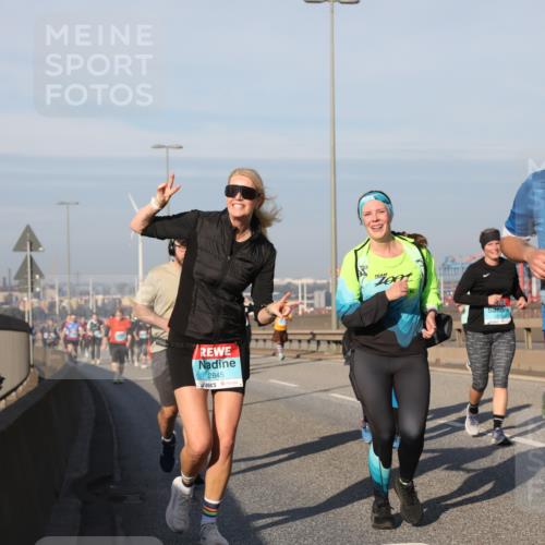 03.10.2025 - Köhlbrandbrückenlauf Yannick Fuchs http://msf.ph/oto/9181419 03.10.2025 08:56:52 Position 2 2845, 2870, 2366 meine-sportfotos.de