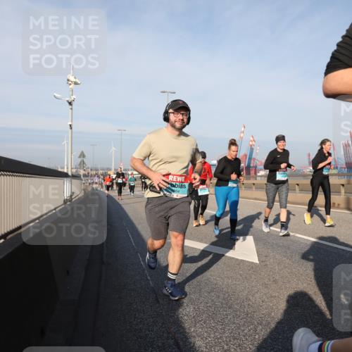 03.10.2025 - Köhlbrandbrückenlauf Yannick Fuchs http://msf.ph/oto/9181435 03.10.2025 08:56:54 Position 2 1004 meine-sportfotos.de