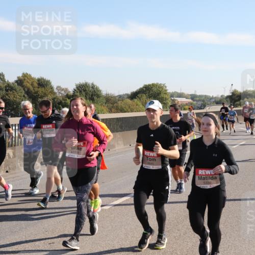 03.10.2025 - Köhlbrandbrückenlauf Yannick Fuchs http://msf.ph/oto/9181438 03.10.2025 11:23:00 Position 3 6309, 4645, 5339 meine-sportfotos.de