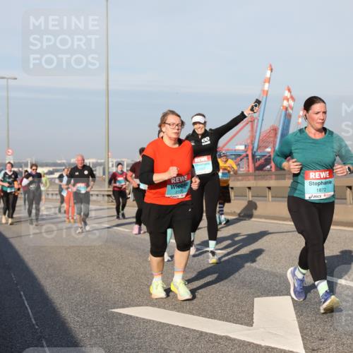 03.10.2025 - Köhlbrandbrückenlauf Yannick Fuchs http://msf.ph/oto/9181479 03.10.2025 08:57:03 Position 2 2135, 1872 meine-sportfotos.de