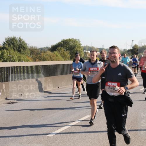 03.10.2025 - Köhlbrandbrückenlauf Yannick Fuchs http://msf.ph/oto/9181502 03.10.2025 11:23:05 Position 3 5111, 5917, 5920 meine-sportfotos.de
