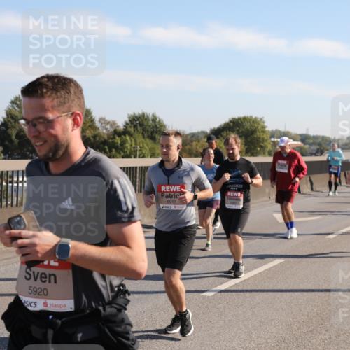 03.10.2025 - Köhlbrandbrückenlauf Yannick Fuchs http://msf.ph/oto/9181514 03.10.2025 11:23:07 Position 3 5111, 5920, 5917, 2028, 5387 meine-sportfotos.de