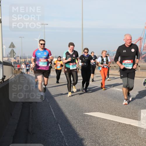 03.10.2025 - Köhlbrandbrückenlauf Yannick Fuchs http://msf.ph/oto/9181517 03.10.2025 08:57:08 Position 2 3076, 3077, 3129 meine-sportfotos.de